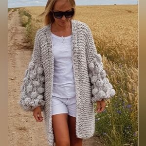 Bubble Sleeve Gray Chunky Knit Long Line Cardigan. Size: M/L.
